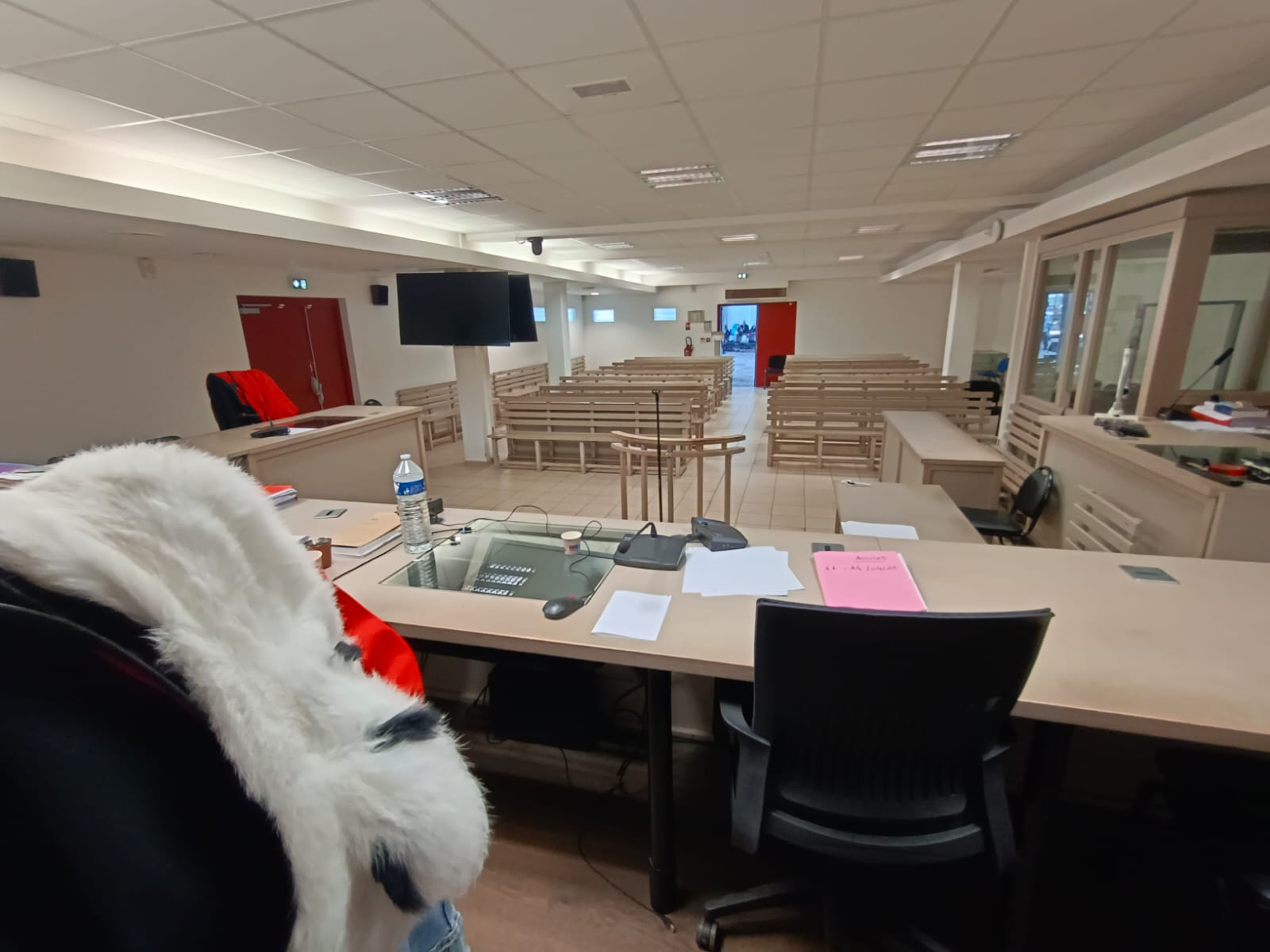 Un détenu condamné s’en prend aux locaux du tribunal