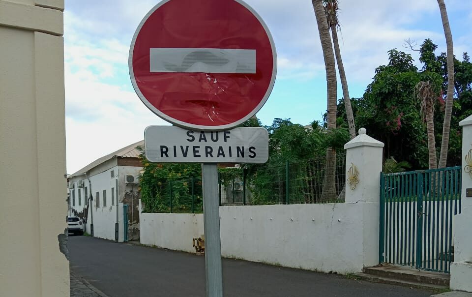 Les familles alertent sur les conditions d’accès à l’école des Colibris à Dzaoudzi