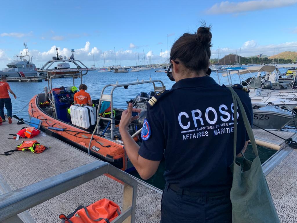 Disparition en mer : un nageur retrouvé in extremis sur les rochers de Pamandzi