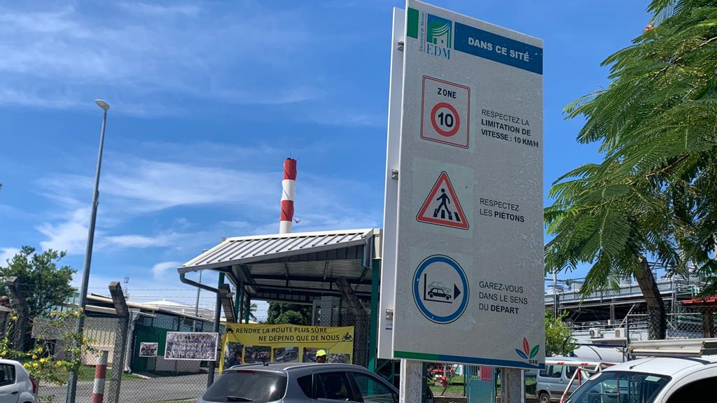 Des feux d’artifice tirés près de la centrale EDM de Petite Terre