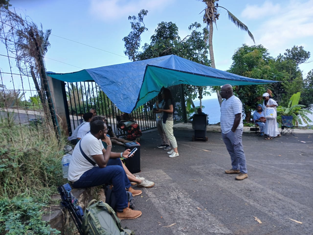 Face aux salaires impayés, plusieurs établissements maintiennent la pression et élargissent la mobilisation