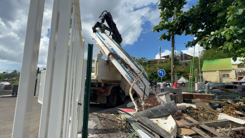 Épaves retirées, un lagon qui renaît enfin 1 WhatsApp Image 2025 12 08 at 12.41.15