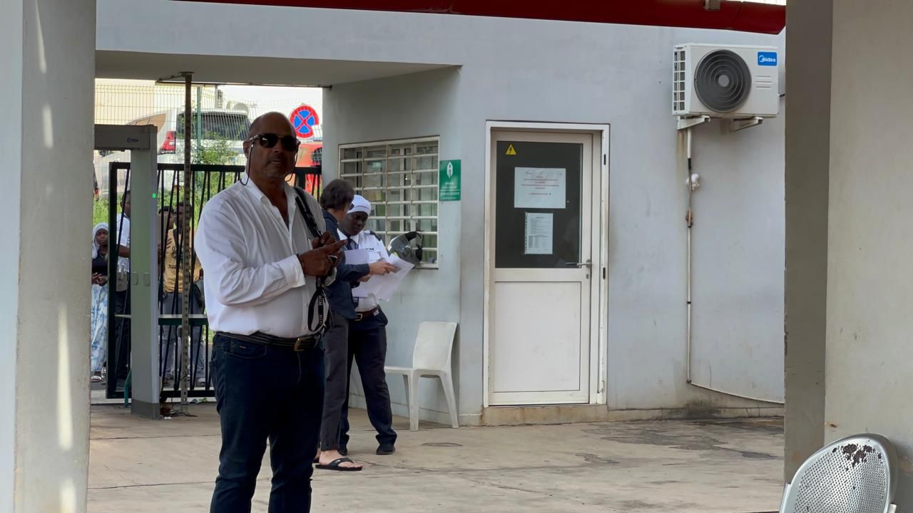 Malgré une demande de renvoi, le procès de Théophane Narayanin et des 4 autres prévenus a débuté