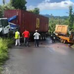 Mayotte paralysée : un face-à-face entre deux poids lourds...