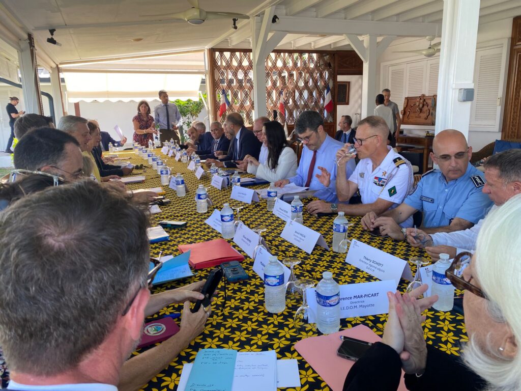 Naïma Moutchou entame sa première visite à Mayotte 3 WhatsApp Image 2025 12 13 at 09.00.23