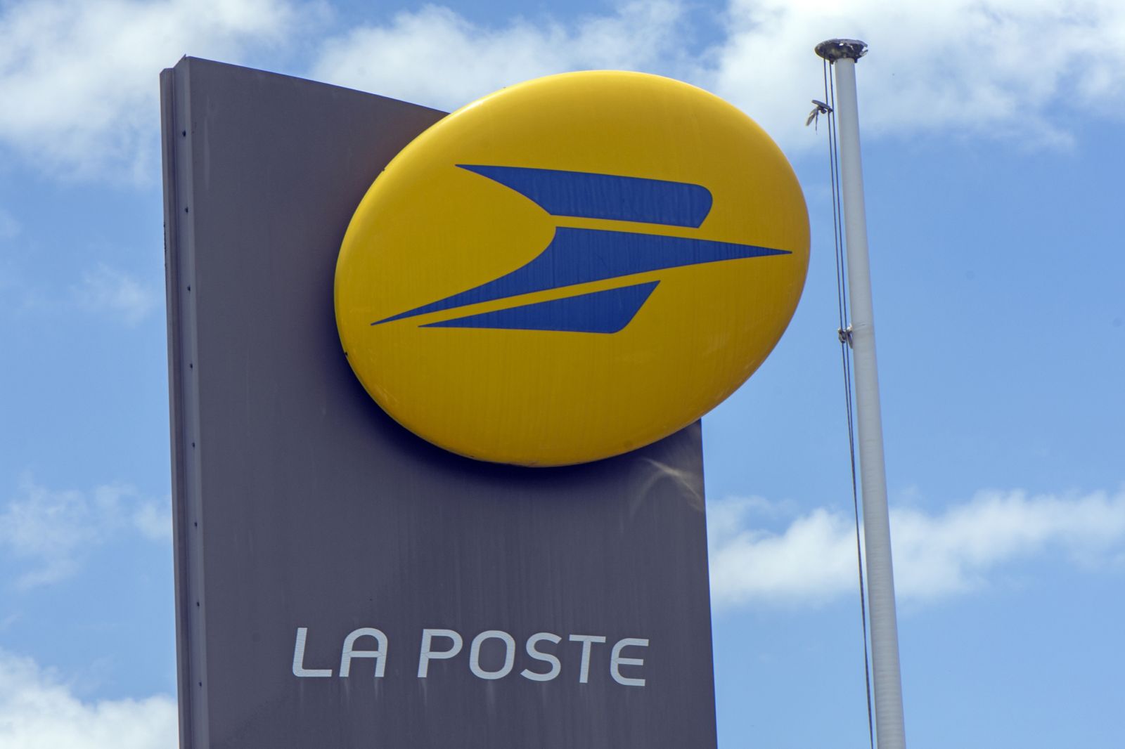 Panique matinale dans l’agence postale de Chirongui