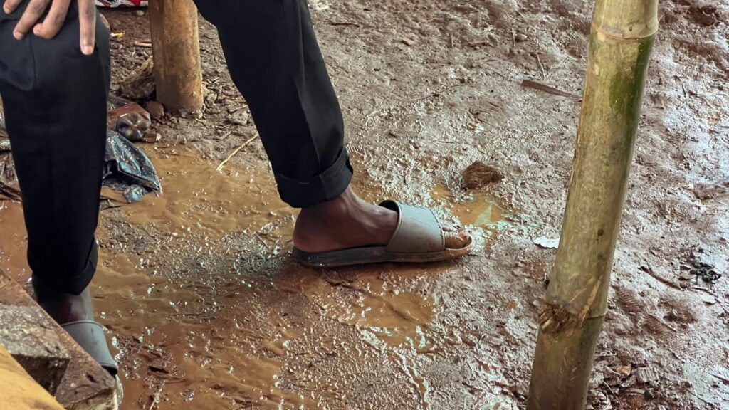 À Tsoundzou, la boue comme quotidien : immersion dans le camp africain oublié 4 WhatsApp Image 2025 12 17 at 09.43.16 1