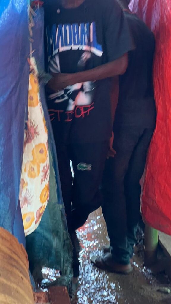 À Tsoundzou, la boue comme quotidien : immersion dans le camp africain oublié 5 WhatsApp Image 2025 12 17 at 09.43.16