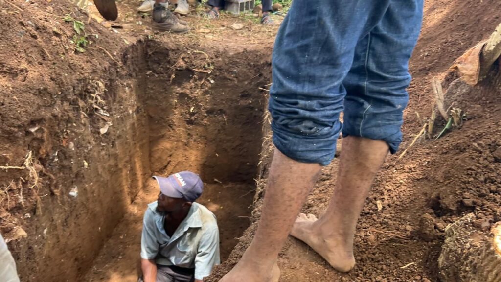 À Tsoundzou, un quartier enterre un enfant de 14 ans 1 WhatsApp Image 2025 12 17 at 10.42.41 1