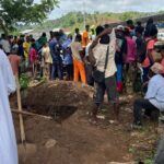 Accueil 5 À Tsoundzou, un quartier enterre un enfant de 14...