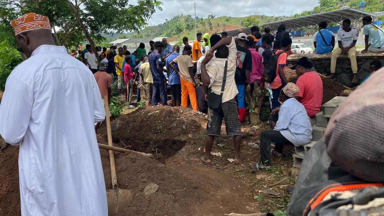 À Tsoundzou, un quartier enterre un enfant de 14 ans
