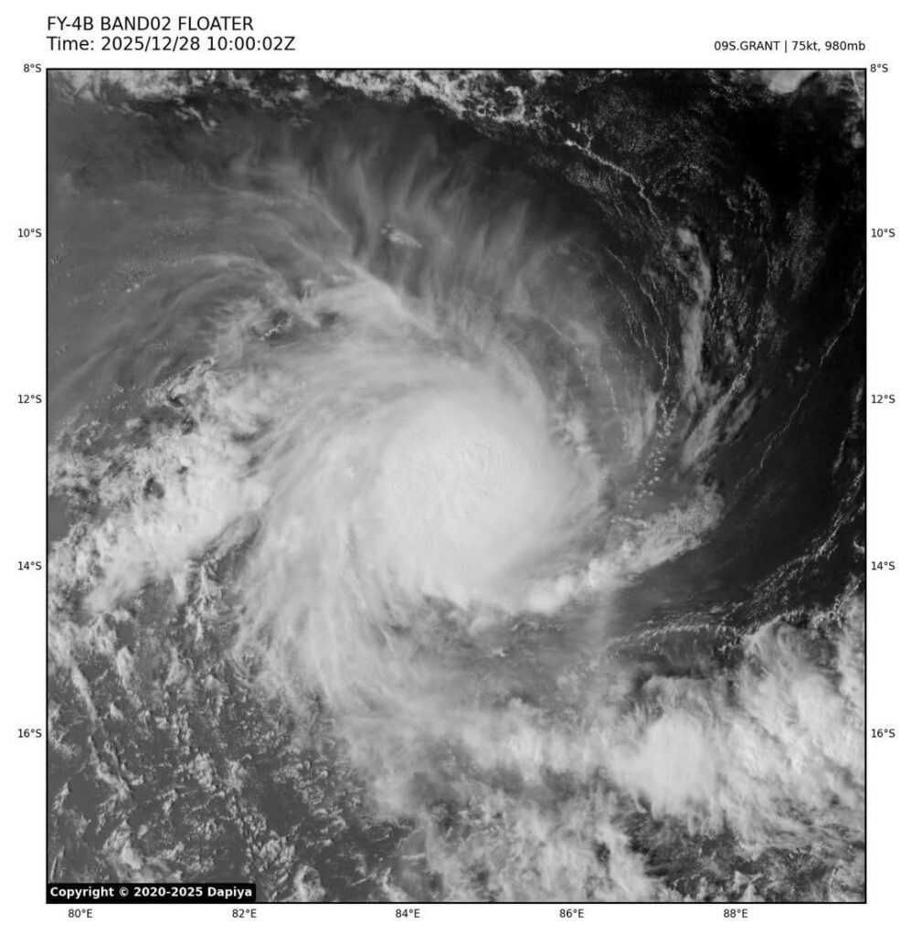 Image satellite du cyclone tropical Grant évoluant dans le sud-ouest de l’océan Indien, loin des terres habitées, sous surveillance du Centre météorologique régional spécialisé de La Réunion.