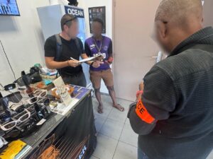 Accueil 19 Opération de contrôle menée par les services du CODAF à Mamoudzou dans le cadre de la lutte contre le travail illégal et l’économie souterraine.