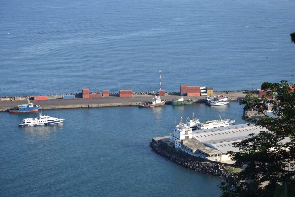 Suspension temporaire de la navigation maritime aux Comores pour raisons météorologiques, sans impact sur les expulsions depuis Mayotte