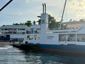 Contrôle de gendarmerie au quai Balou à Dzaoudzi lors de l’arrivée d’une barge en provenance de Mamoudzou