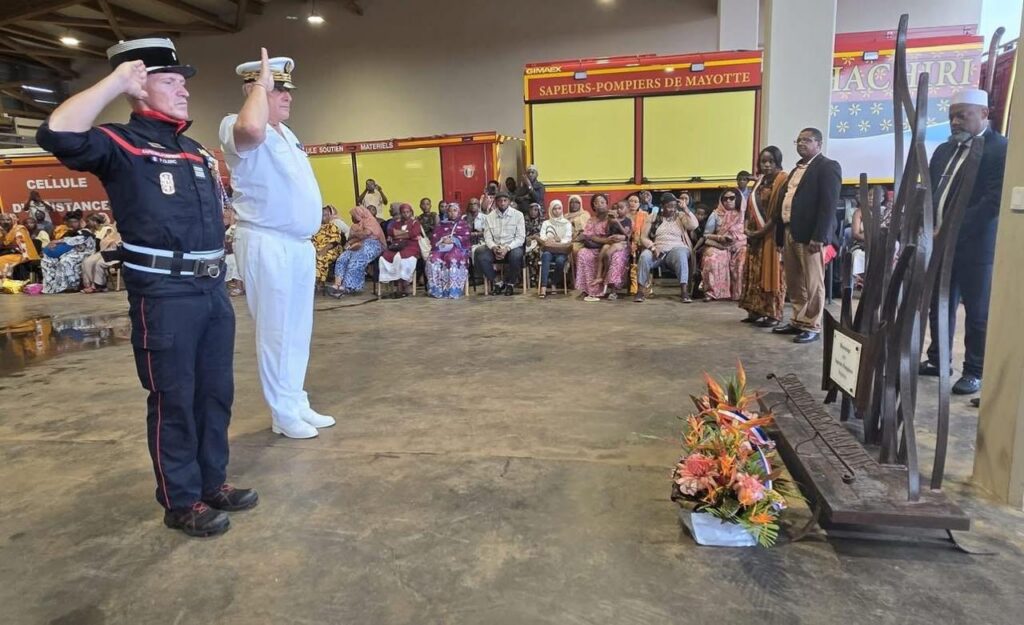 Cérémonie de la Sainte-Barbe à la caserne de Kahani réunissant sapeurs-pompiers et autorités pour honorer l’engagement et inaugurer de nouvelles infrastructures.