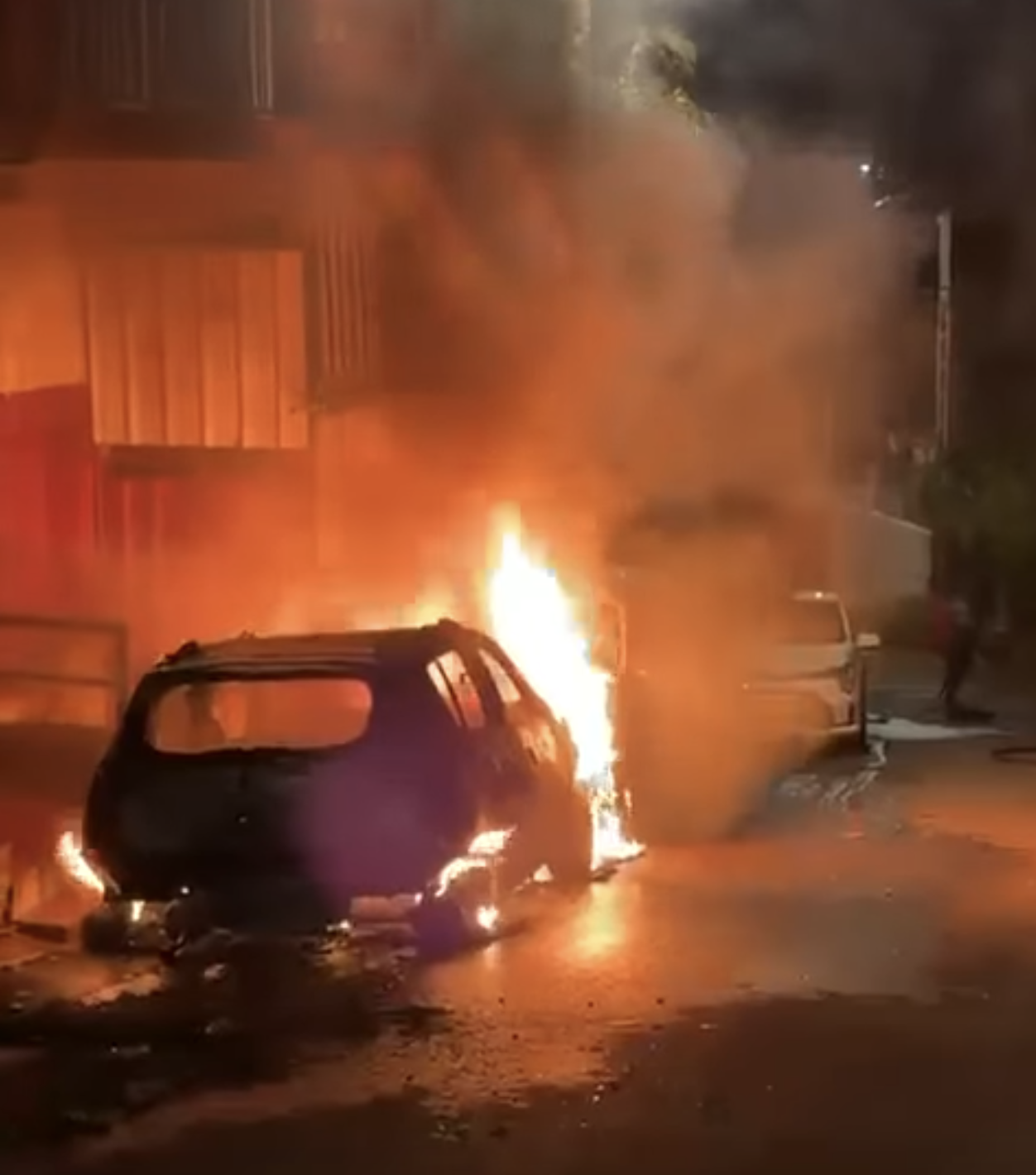 À Hapandzo, des véhicules incendiés sur fond de campagne pour les municipales