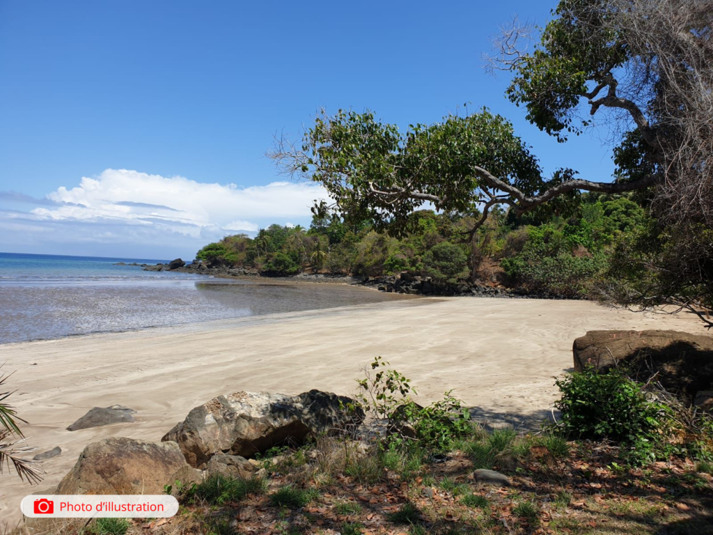 corps découvert plage Bouéni intervention gendarmerie Bouéni enquête judiciaire sud Mayotte littoral de Bouéni