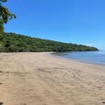 Arrivée discrète sur la plage de Mtsamoudou