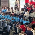 Les élèves de Boueni chantent la Marseillaise dans l’Hémicycle...