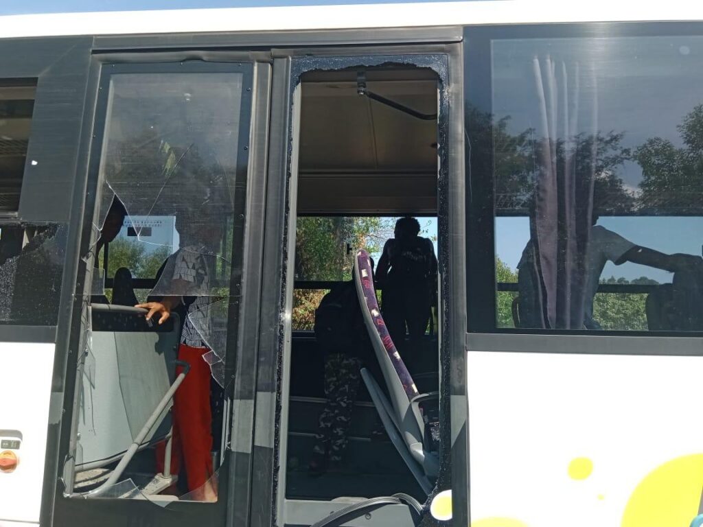 Violences autour de bus scolaires à Dzoumogné 3 WhatsApp Image 2026 02 27 at 10.28.07