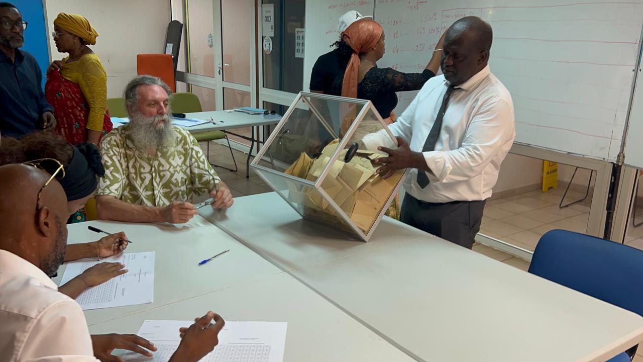 Les opérations de dépouillement commencent (video)