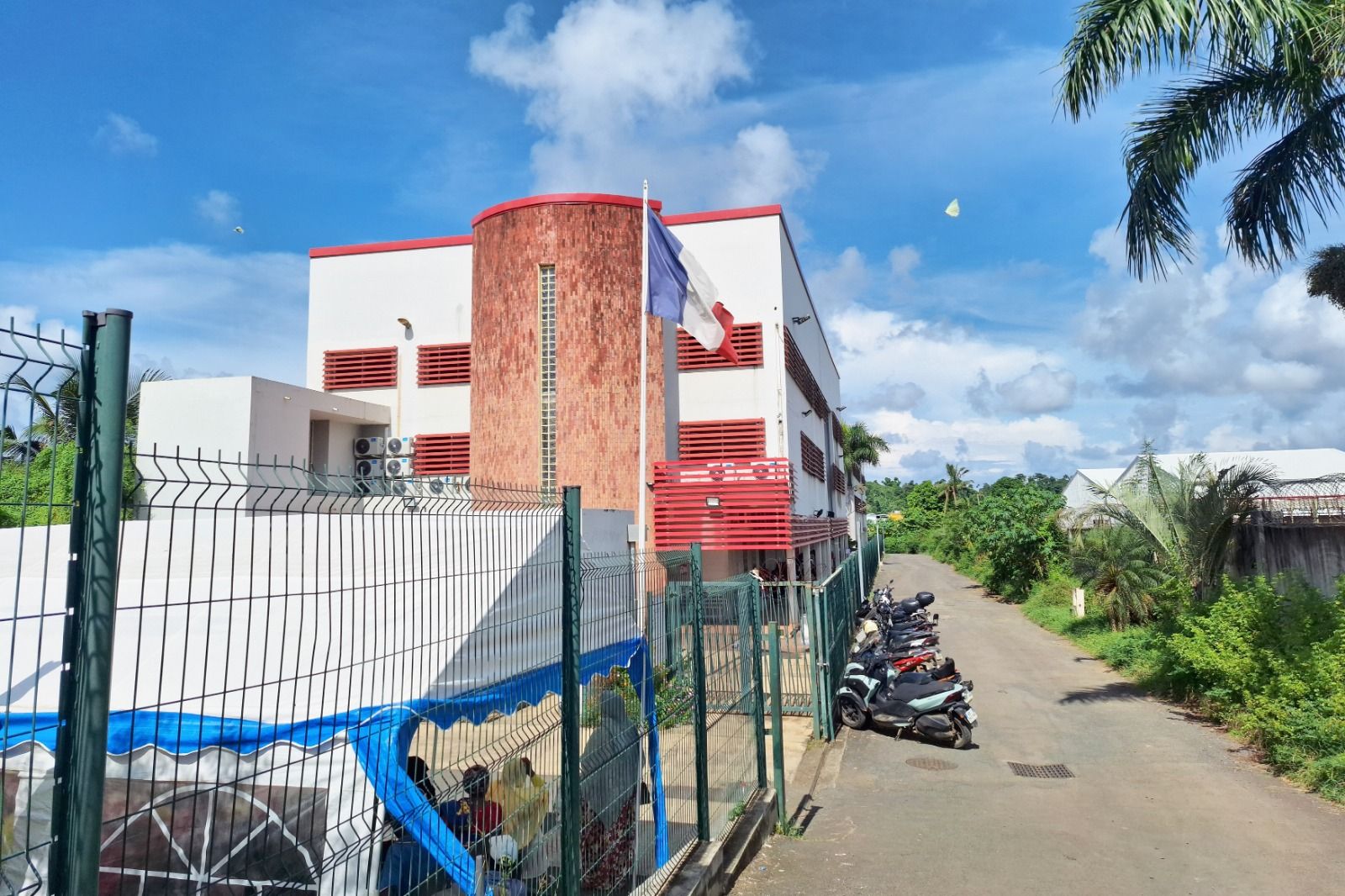 Le tribunal ordonne une expertise psychiatrique et maintient en détention un prévenu poursuivi pour vol d’alcool