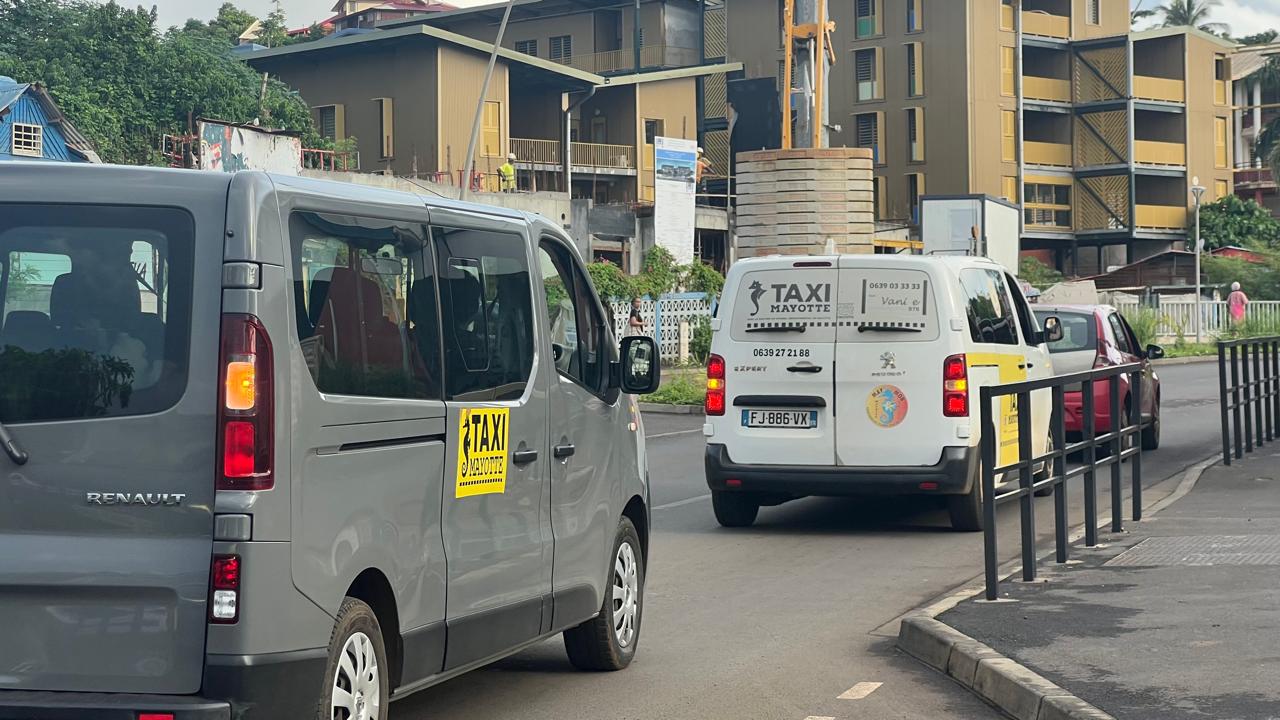 La préfecture de Mayotte maintient sa ligne ferme après la nouvelle opération escargot des chauffeurs de taxi