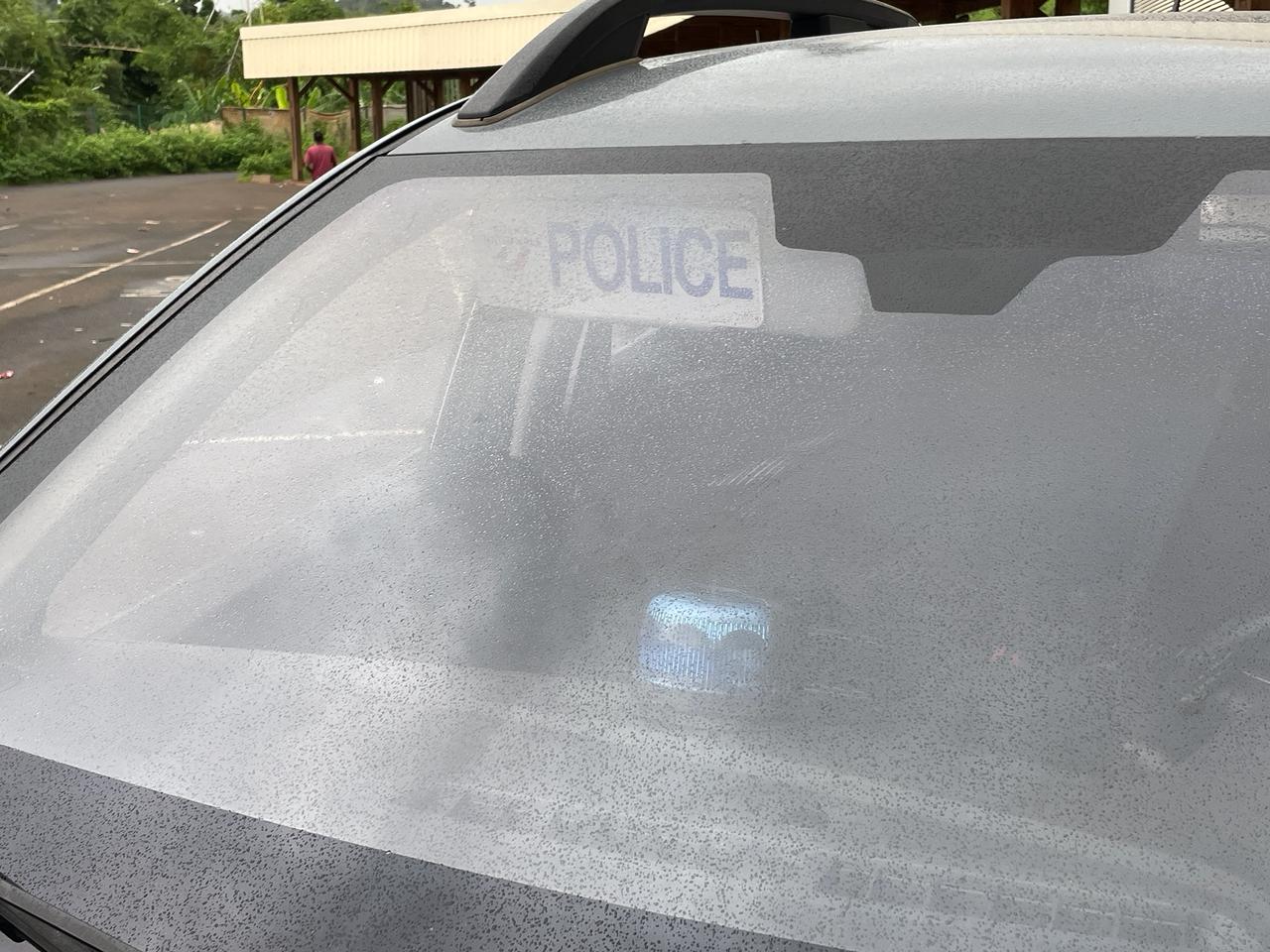 Un policier riposte face à un assaillant armé