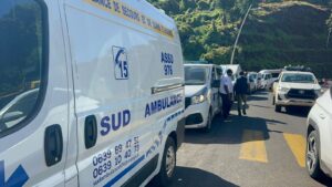 Accueil 13 mobilisation ambulanciers Mamoudzou opération escargot ambulances Mayotte