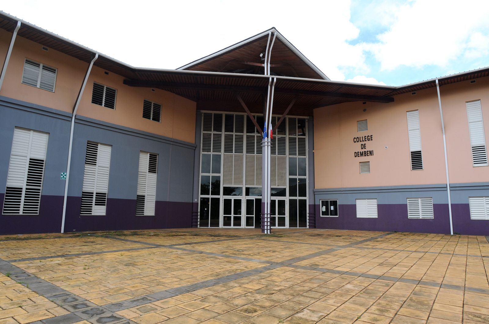 Secours tardifs après une agression à Dembéni