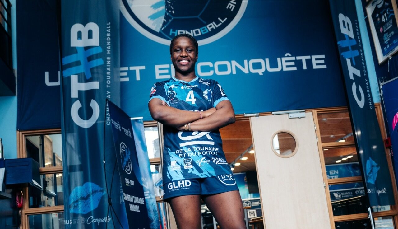 Premier contrat professionnel pour la handballeuse mahoraise Dawiya Abdou