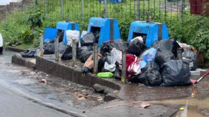 Zone de collecte de déchets aux Hauts-Vallons à Mamoudzou où la CADEMA prévoit la démolition de points de collecte enterrés devenus dégradés.