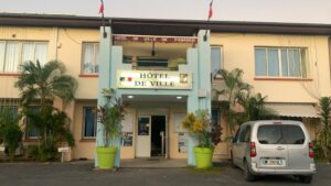 Bâtiment de la mairie de Pamandzi illustrant le rapport de la chambre régionale des comptes sur la gestion et le suivi des recommandations adressées à la commune.