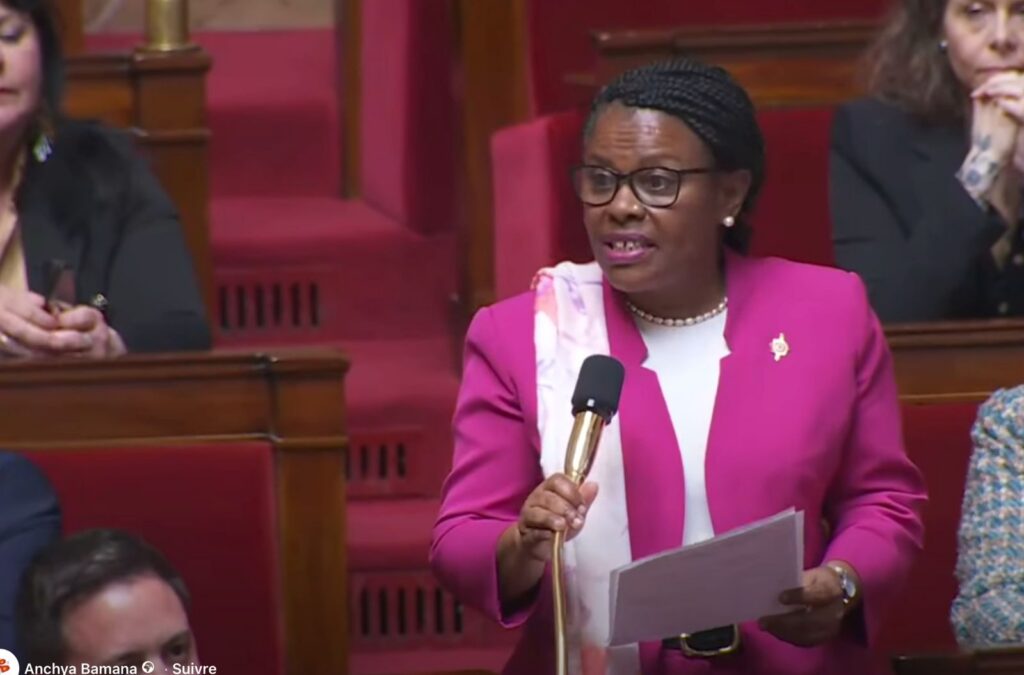 Intervention de la députée mahoraise Anchya Bamana à l’Assemblée nationale dénonçant les retards dans le rapatriement des défunts vers Mayotte après le cyclone Chido.