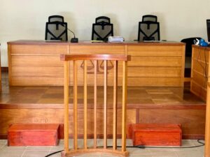 Accueil 15 Report d’un procès aux assises à Mamoudzou à Mayotte en raison de la grève des avocats, avec maintien en détention de l’accusé dans une affaire criminelle.