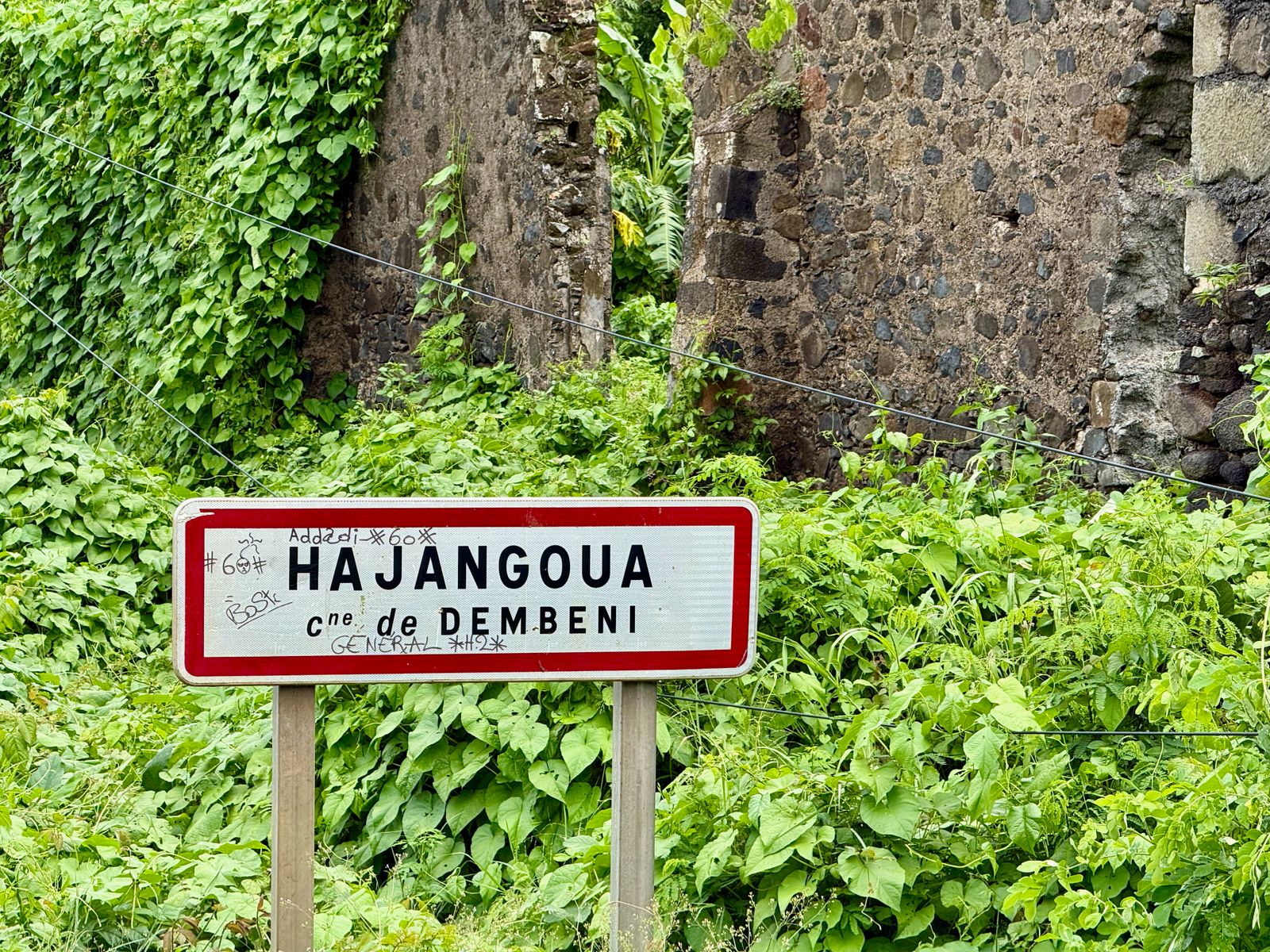 Un bus du CHM caillassé à Hajangoua