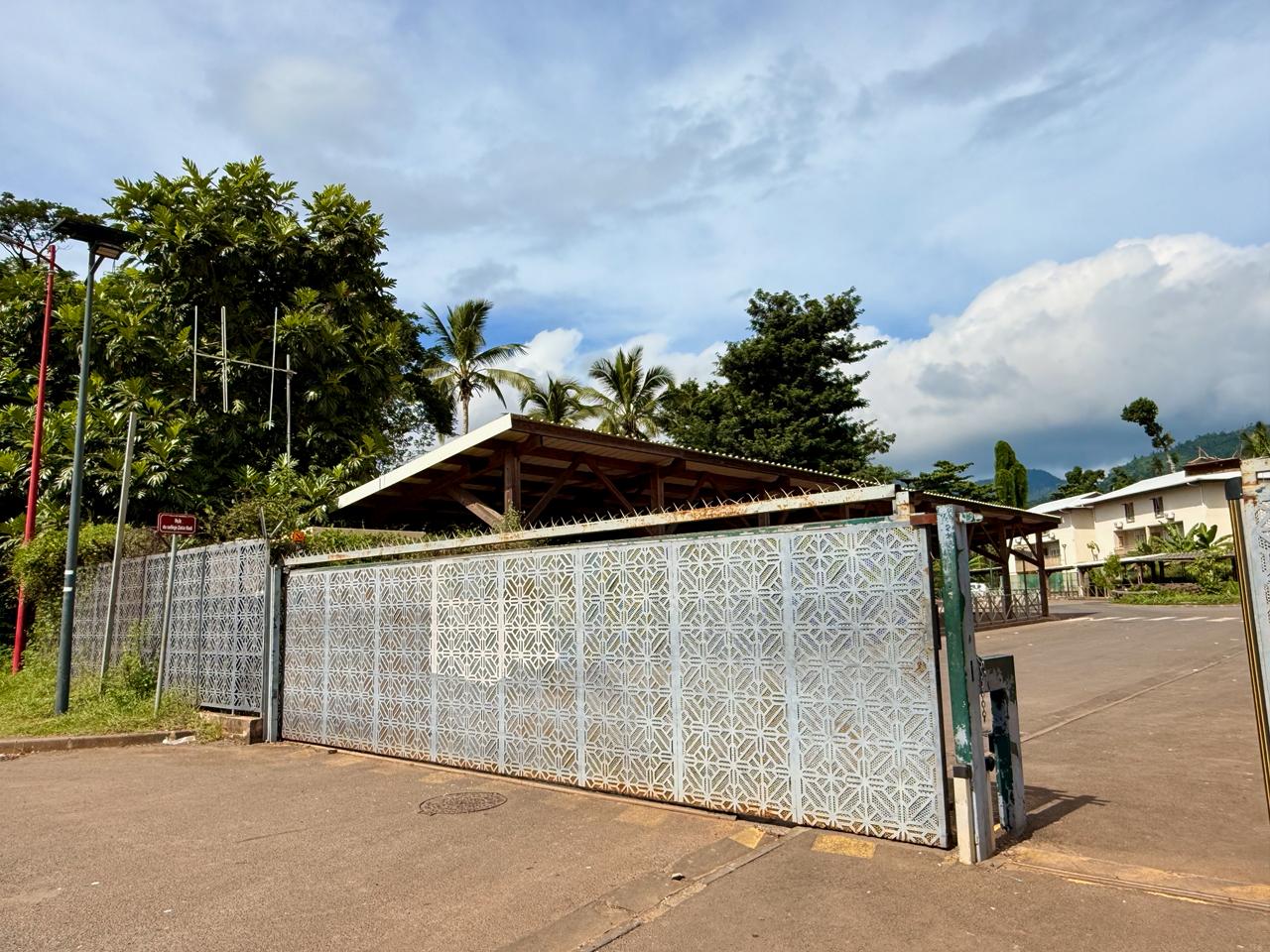 Droit de retrait du personnel du collège de Dembéni