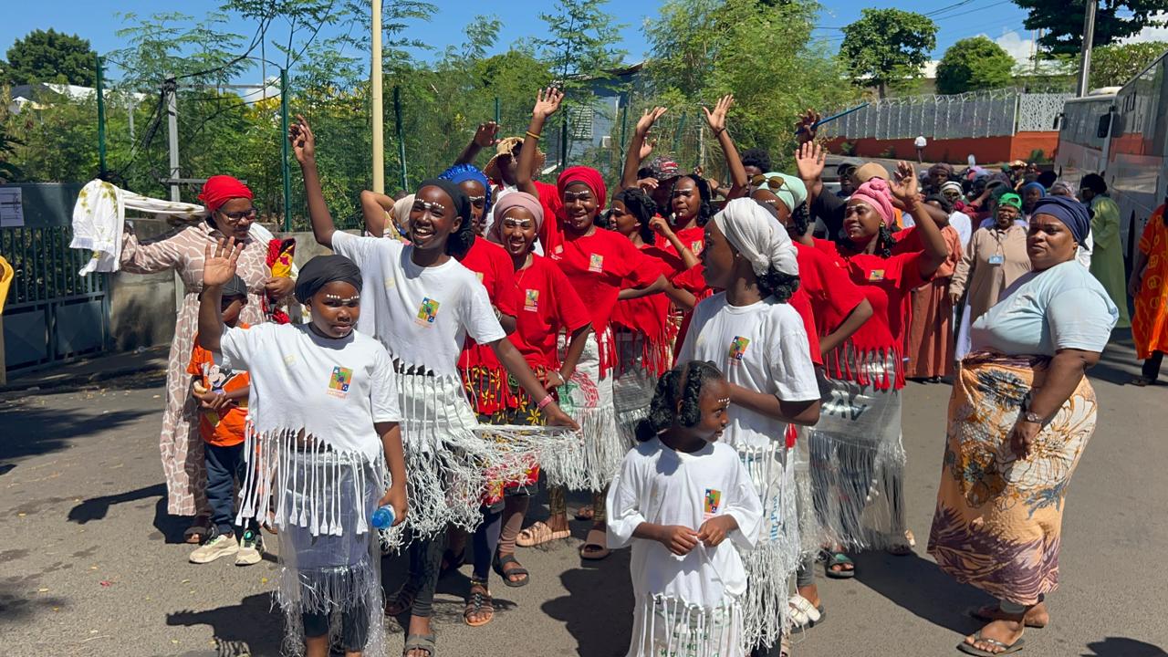 Le FATMA anime les rues de Mamoudzou avec un carnaval (vidéo)