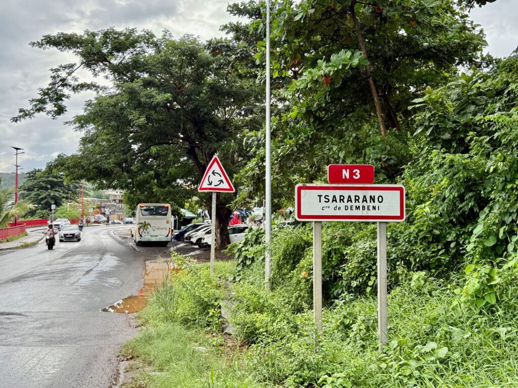 Deux jeunes hommes restent en détention après des incidents violents à Tsararano, leur procès étant renvoyé au 12 juin.