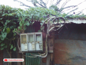 Accueil 15 Banga incendié à Acoua après une dispute liée à un branchement électrique illégal dans un quartier précaire de Mayotte.