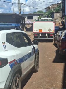 Livraison de bouteilles de gaz sous escorte policière à Vahibé pour sécuriser l’approvisionnement face à l’insécurité