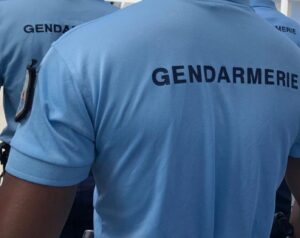 Intervention de gendarmes dans un commerce à Combani après une tentative de vol à l’étalage, avec prise en charge d’un individu interpellé par les forces de l’ordre.