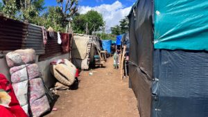 Accueil 11 Intervention des secours et des forces de l’ordre près du camp Coallia après des jets de pierres et des tensions entre groupes, avec évacuation de blessés.