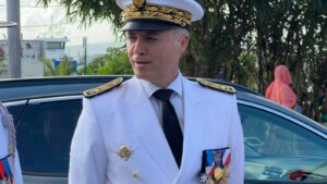 Arrivée à Mayotte du nouveau préfet Frédéric Poisot, successeur de François-Xavier Bieuville, pour prendre ses fonctions et rencontrer les acteurs du territoire.