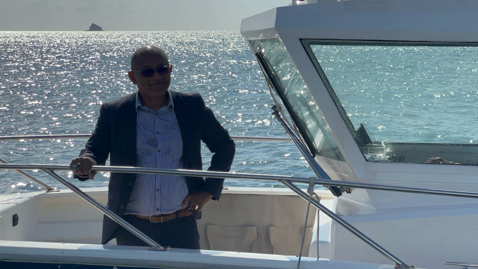 Les opérateurs nautiques bloquent actuellement les barges (video)