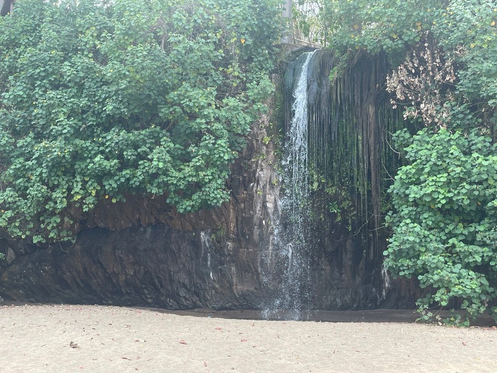 Des amis braqués à la cascade de Soulou