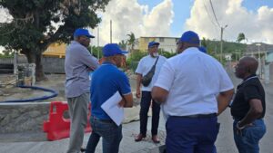 Accueil 104 Chantier de rénovation urbaine en cours dans un quartier de Petite-Terre avec routes en travaux, engins de chantier et nouveaux aménagements en construction.
