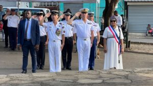Accueil 23 Cérémonie officielle de la Journée nationale de la Résistance à Mamoudzou avec autorités, militaires et anciens combattants réunis pour un hommage mémoriel.