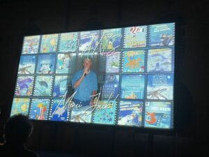 Accueil 26 Projection du Festival international de l’image sous-marine à Mamoudzou avec films marins, photographies sous-marines et public réuni place de la République.